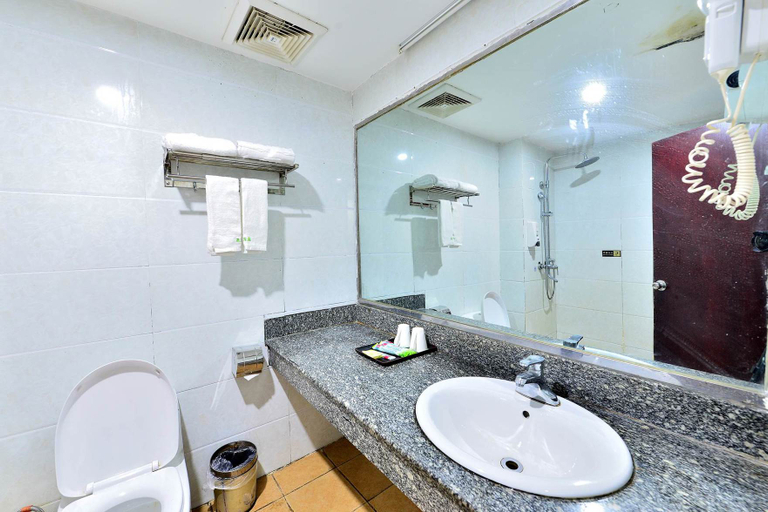 Bathroom 3, Yinxin Premium Hotel (Dongguan Chang'an Vanke Plaza), Dongguan