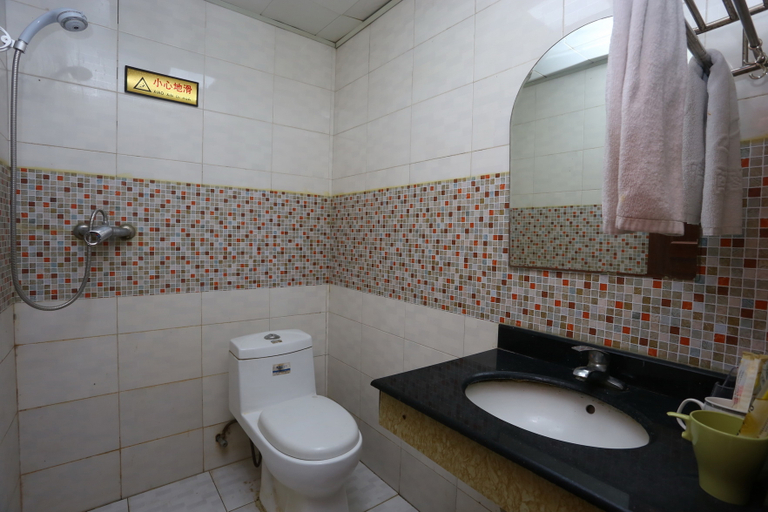 Bathroom 2, Yuge Business Hotel (Chengdu Tianfu Plaza), Chengdu