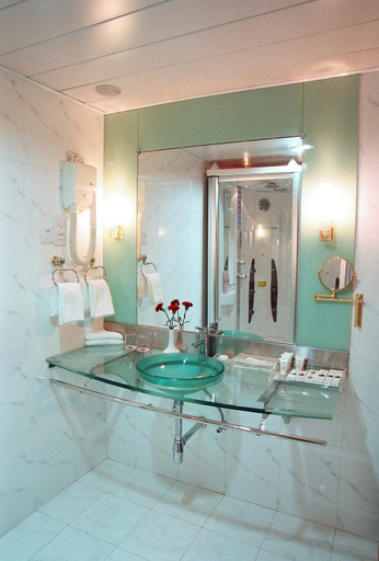Bathroom 4, Quanzhou Overseas Chinese Hotel, Quanzhou