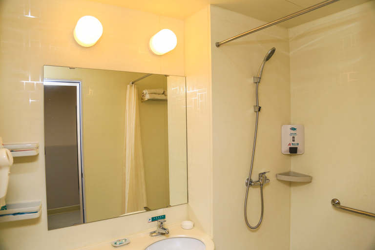 Bathroom 4, Jinjiang Inn Dalian Development Zone Jinma Road Light Railway Station, Dalian