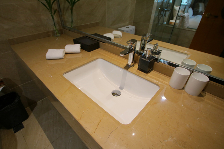 Bathroom 3, Rezen Select Hotel Shanghai Hongqiao Hub, Shanghai