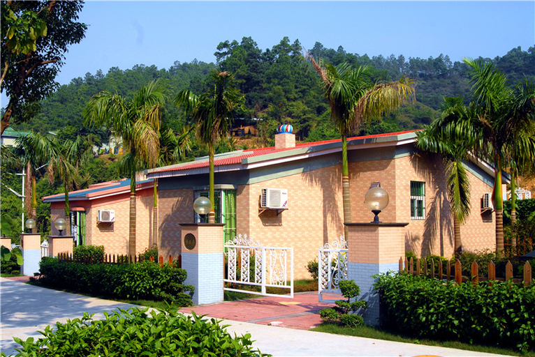 Exterior & Views