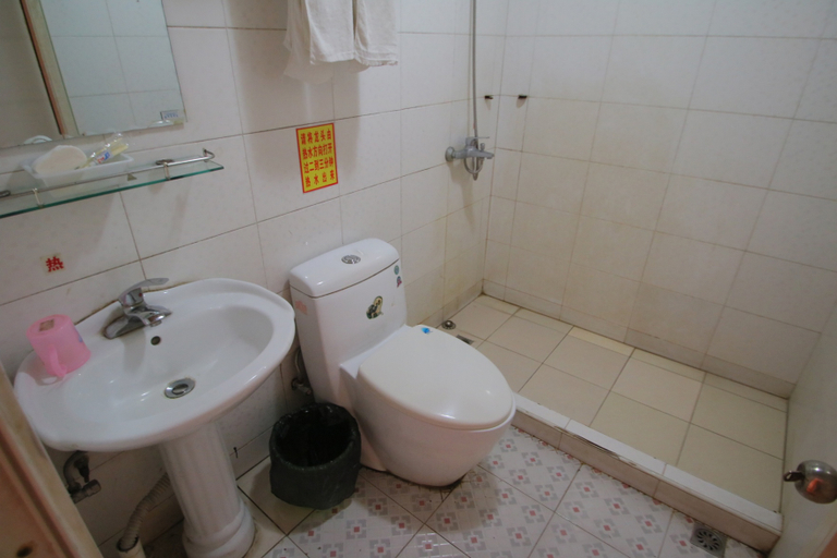 Bathroom 2, Luoshen Hostel, Shanghai