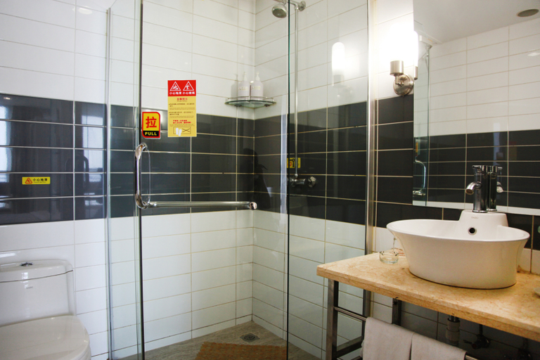 Bathroom 3, Yangzte River Hotel Hanzhengjie, Wuhan