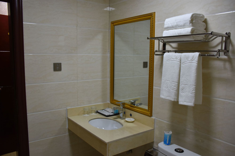 Bathroom, Tacheng Quandu Hotel, Tacheng