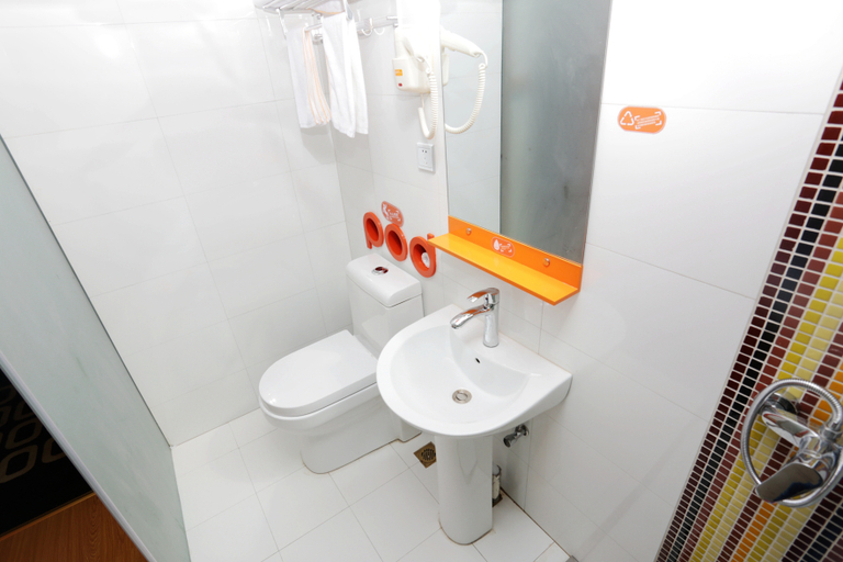 Bathroom 3, Pod Inn (Nanjing Shuanglong Avenue Metro Station), Nanjing