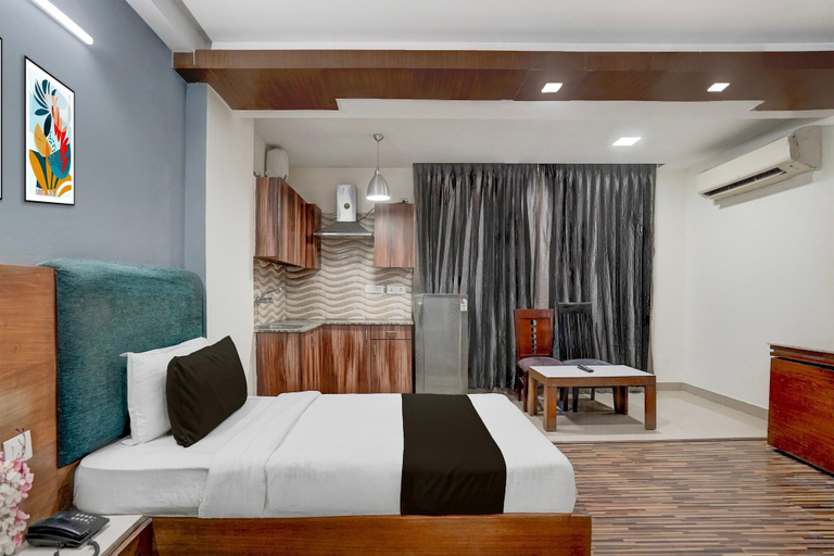 Room 4, Deluxe Townhouse Galleria Mart, Gurgaon