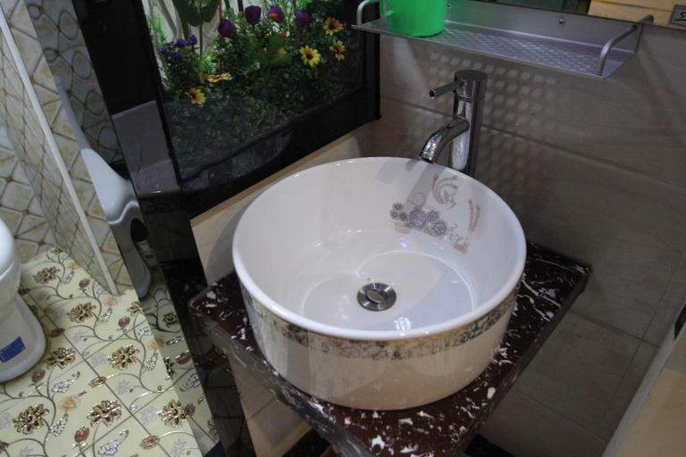 Bathroom 2, Xinyi Hostel, Shanghai