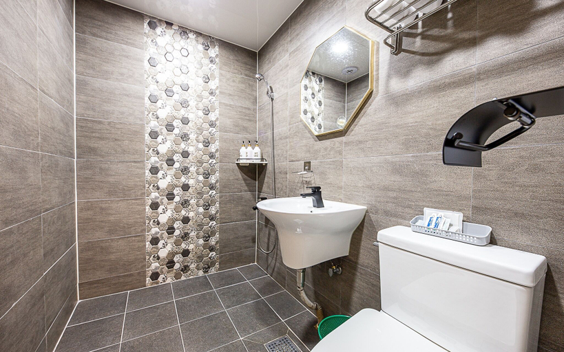 Bathroom 5, Hadong Yeongbingak, Gurye