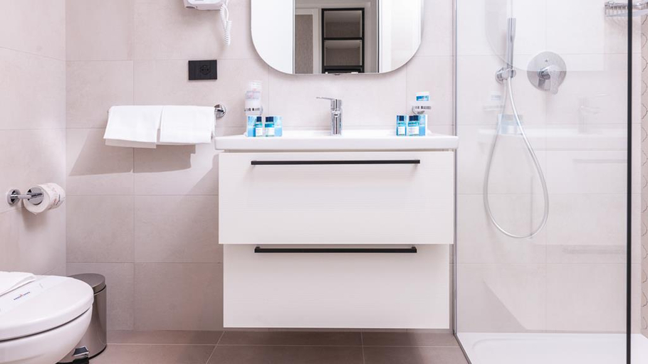 Bathroom 5, Mangia's Himera Resort, Palermo