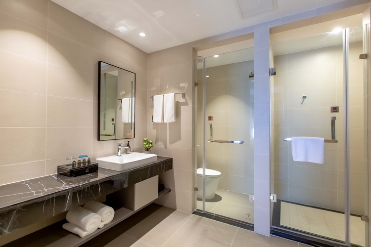 Bathroom, Baymont Kunming Economic Development Zone, Kunming