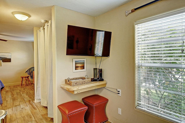 Room 3, Private Cabana 5 Min to Beach Picnic Table, Nueces