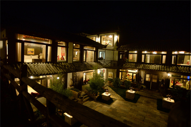 Exterior & Views