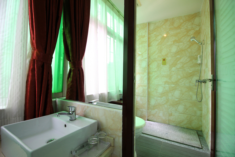 Bathroom 2, Jinfeng Hotel (Zhuhai Lovers Middle Road Opera House Branch), Zhuhai
