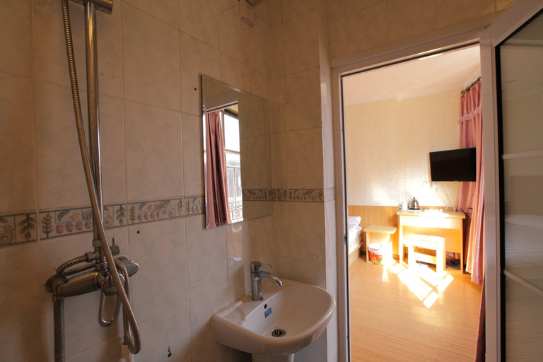 Bathroom 2, CHEERMAY HOTELS (Beijing Tiananmen Square store), Beijing