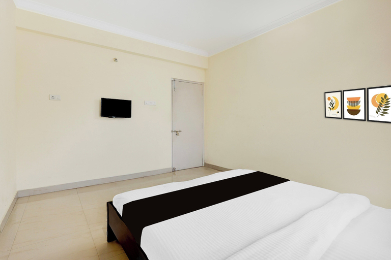 Room 5, Collection O Bhanugudi Junction Kakinada, East Godavari