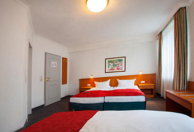 Bedroom 3, HansaDom Hotel Köln Central by Mayburgh, Köln
