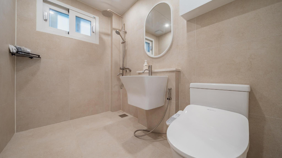 Bathroom 4, Pohang Etoile Poolvilla, Pohang