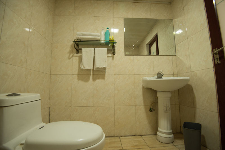 Bathroom, Hotel City Comfort (Estação Ferroviária de Anyang – Torre Wentai), Anyang