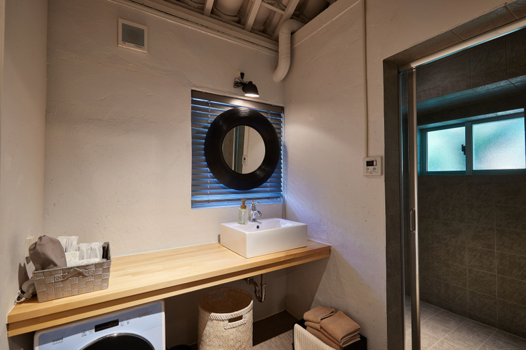 Bathroom 4, Tida, Motobu