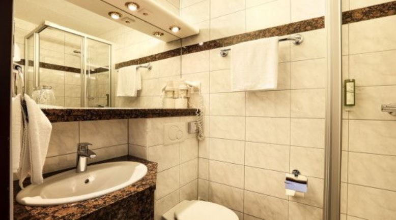 Bathroom 3, Hotel Freihof, Herford