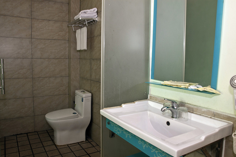 Bathroom 3, Dingsheng Express Hotel, Ningde