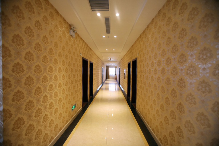 Others 4, Keston Hotel, Nagchu