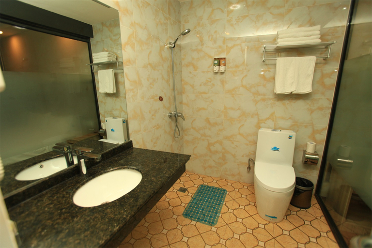 Bathroom 2, New Fashion Hotel, Chengdu