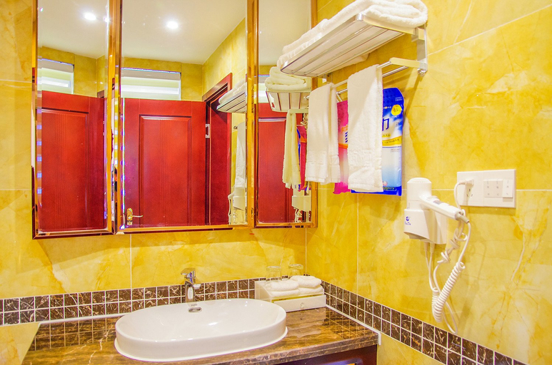Bathroom 3, Hotel Yuzun (Shanghai Plaza, Jiajiang), Leshan