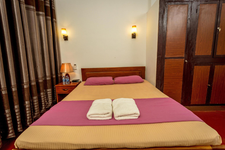 Bedroom, Dayanithi Guest House, Valikamam South