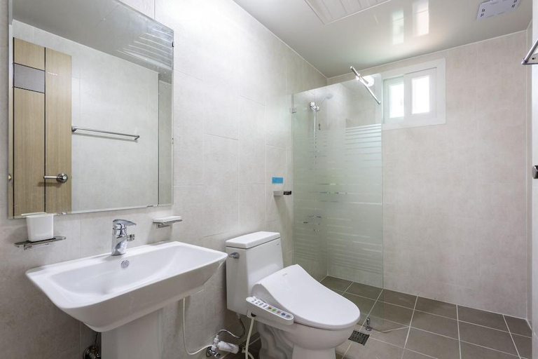 Bathroom 3, Jeju Turning Point, Seogwipo