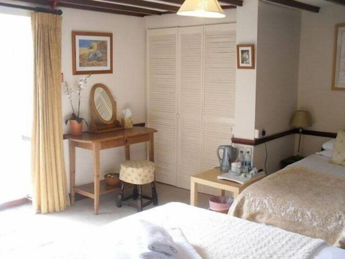 Bedroom 2, Winchester Arms, Somerset
