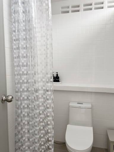 Bathroom 3, Ausamlor Guesthouse, Bang Rak