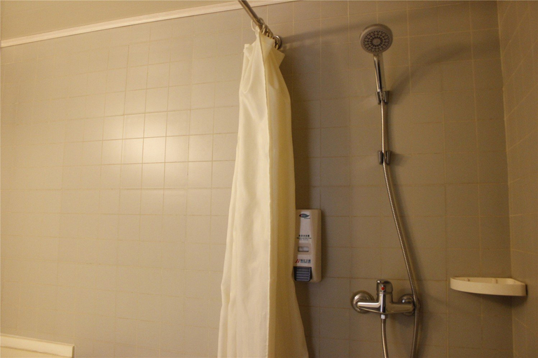 Bathroom 4, Jinjiang Inn Xi'an Exhibition Center Zhangba East Road, Xi'an