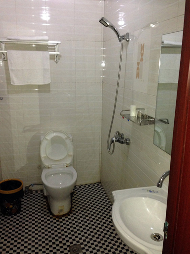 Bathroom 4, Zhongxinyuan Hotel, Enshi Tujia and Miao