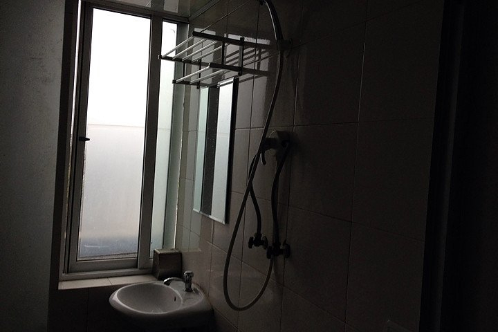 Bathroom 5, Longxiang Hostel, Shanghai