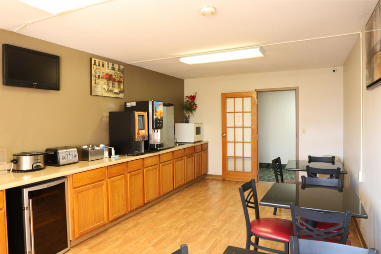 Food & Drinks 4, Econo Inn, Platte