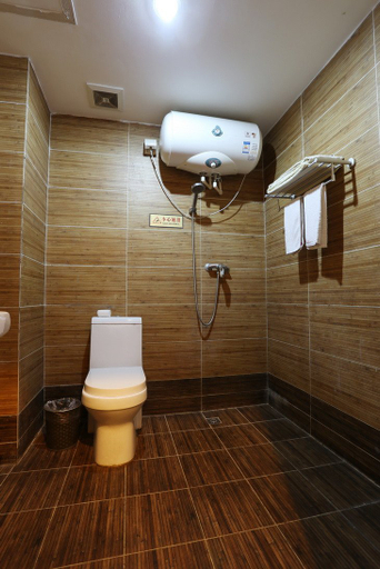 Bathroom 2, Qingdao World Hotel, Qingdao