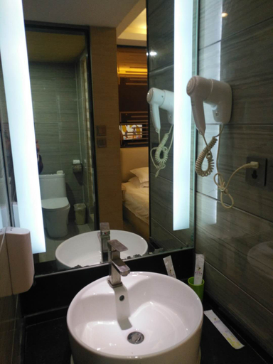 Bathroom, Puzhou Hotel, Puyang