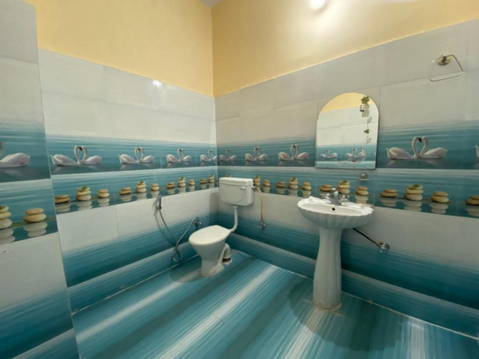 Bathroom, Goroomgo Kanara Mall Road Bhimtal, Nainital