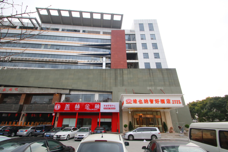 Exterior & Views