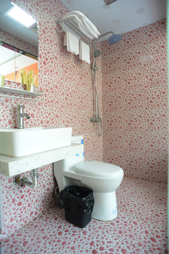 Bathroom 4, Deping Leisure Hotel, Shanghai