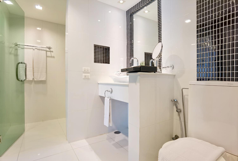 Bathroom 4, Nova Suites, Pattaya