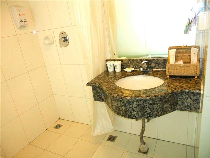 Bathroom 3, GreenTree Inn Urumqi South Xinhua Road Hotel, Ürümqi