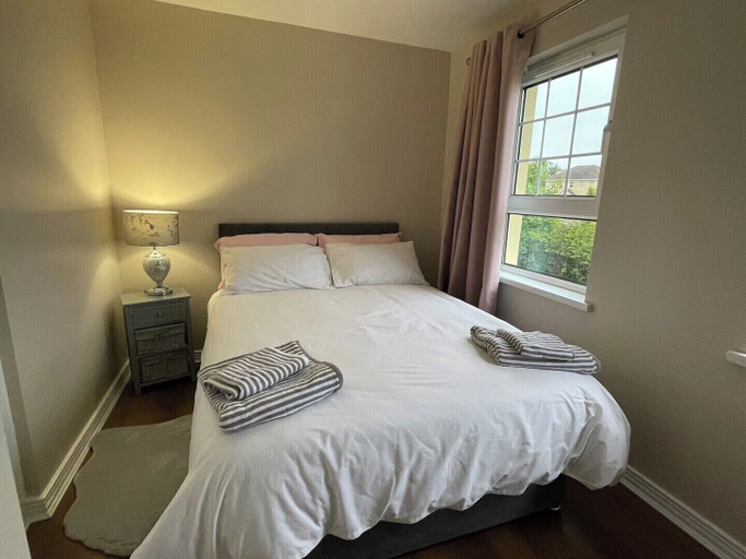 Room 4, 4bedroom House-letterkenny-privategarden-sleeps 7