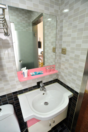 Bathroom 2, 7Days Inn Hotel (Nanning Chaoyang Square Railway Station), Nanning