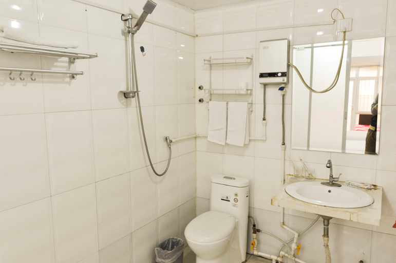Bathroom, Chifeng Hotel, Chifeng