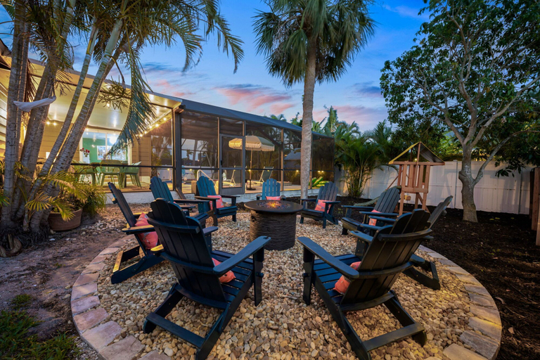 Room 3, Family Retreat Pool Putt Putt Playground, Manatee