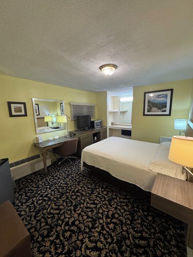 Room 2, Sandman Motel, Summers