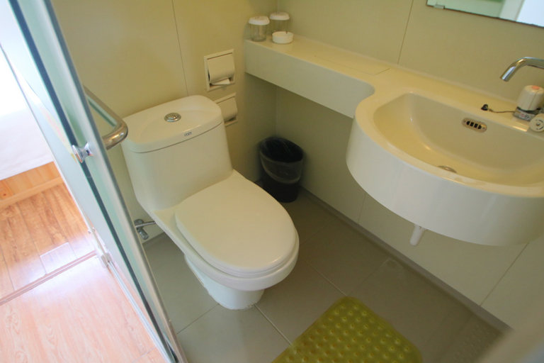 Bathroom 2, New World Holiday Hotel Huidong Shanghai, Shanghai